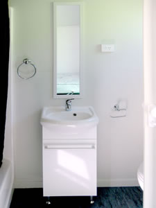 Caravan-vanity-3